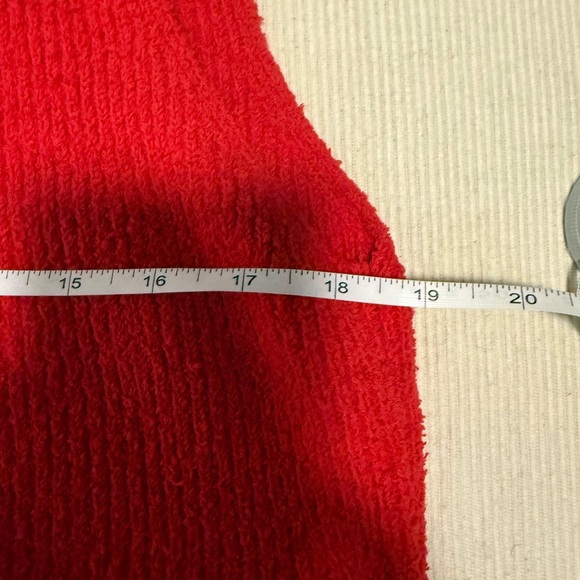 Red V-Neck Crop Top - Picture 6 of 6